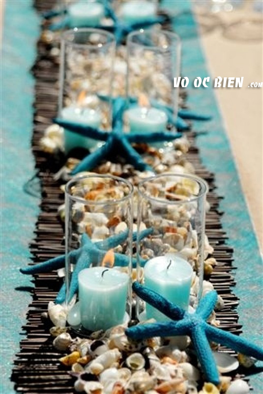 bàn tiệc đám cưới biển được sữ dụng tông màu xanh nhạt thật mát mẽ