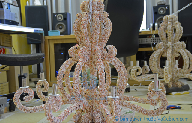 Đèn treo trần bạch tuộc vỏ ốc - © bản quyền hình ảnh thuộc VoOcBien.com