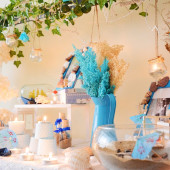 Trang trí bàn gallery tiệc cưới phong cách biển tone trắng & xanh