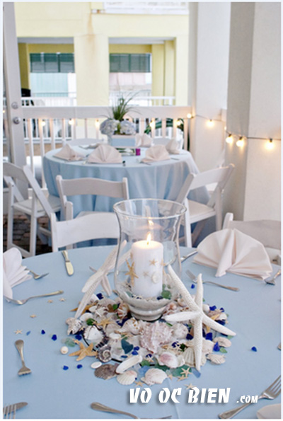 tông trắng cũng là một trong những tông chủ đạo cho đám cưới biển.
