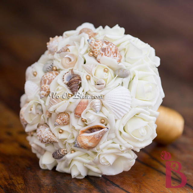 Hoa cưới cầm tay vỏ sò ốc Gold pearl HC07