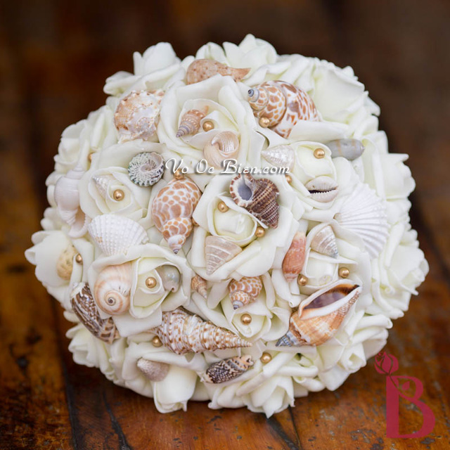 Hoa cưới cầm tay vỏ sò ốc Gold pearl HC07