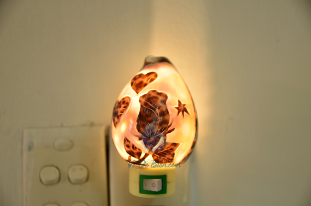 Đèn ngủ vỏ ốc gấm mài khắc ĐN27 – © bản quyền hình chụp tại VoOcBien